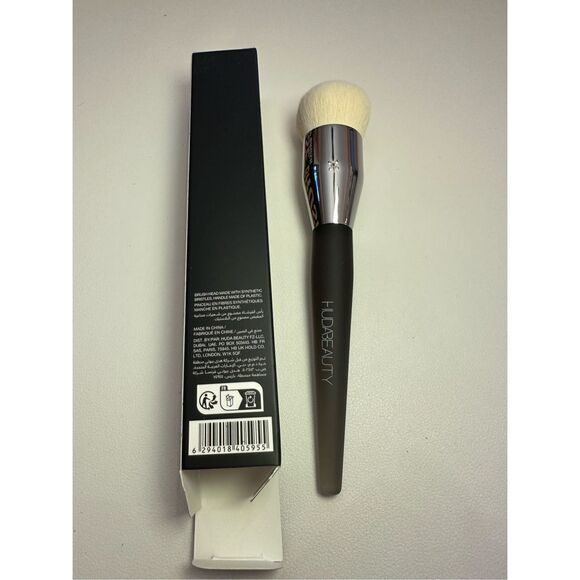 Huda beauty Easy Blur Base Brush Size: 175.5 x 27.5 mm/6.9 x 1.08 inches - Picture 2 of 3